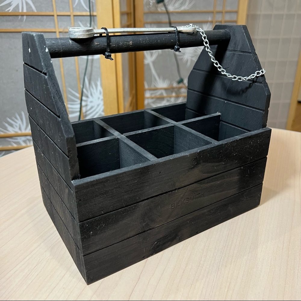 NWOT BlkSmith Wooden Beer Caddy, Black, Holds Six Beers